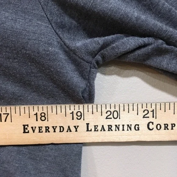 Cincinnati Reds Long Sleeve Hooded T-Shirt Womens M Gray Baseball MLB Logo Sport - Picture 5 of 9